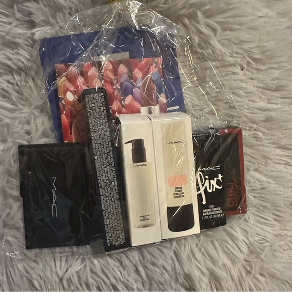 MAC Cosmetics Other - MAC Mini Gift Set